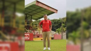 Tanggapi Spesimisme Warganet, Ini Pengakuan Menyentuh Head Coach Semen Padang FC Hendri Susilo