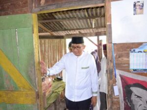 Berkah Ramadhan Bagi Keluarga Turisno, Gubuknya Dibedah Walikota Padang