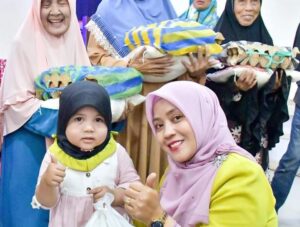 LKKS Agam Keliling 16 Kecamatan Bagikan Paket Ramadhan untuk Warga Kurang Mampu