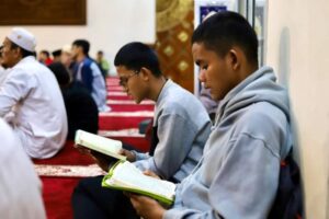 Jemaah dari Luar Kota Ramei datang Beri’tikaf di Masjid Agung Manarul ‘Ilmi Islamic Centre Padang Panjang