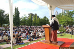 Rektor UNP Prof. Ganefri: Ibadah Puasa dan Zakat Fitrah Meningkatkan Kepedulian Sosial