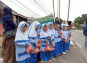 Indahnya Ramadhan! Murid TK Ikut Berbagi Takjil di Padang Panjang