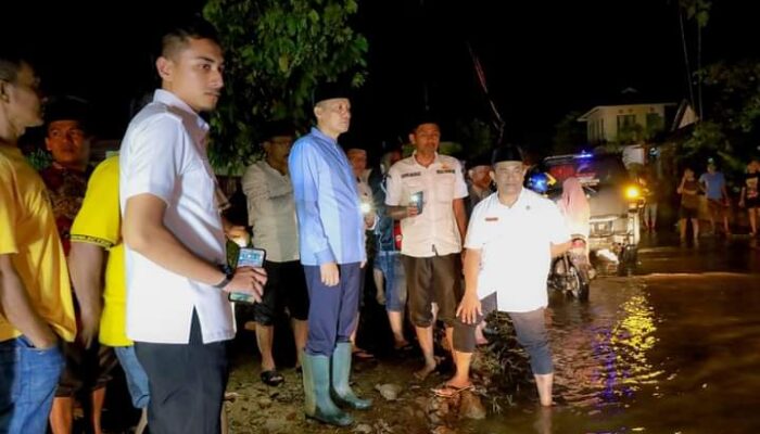 Rombongan Safari Ramadhan Bupati Pasaman Terkurung Banjir, Jalan Lintas Tigo Nagari – Bonjol Tertimbun Longsor