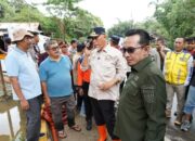 Bupati Tanah Datar Bersama Gubernur Sumbar Gerak Cepat Perbaiki Jalan Rusak di Aie Angek