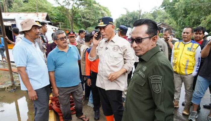 Bupati Tanah Datar Bersama Gubernur Sumbar Gerak Cepat Perbaiki Jalan Rusak di Aie Angek