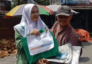 Akper Nabila Padang Panjang Berbagi Sembako Bagi Warga Kurang Mampu