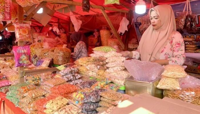 Rindu Kue Lebaran Masa Kecil? Yuk, Kunjungi Lapak Kue Tradisional di Pasar Pusat Padang Panjang
