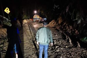 Rawan Longsor, Pemudik Diimbau Hati-hati Melintasi Jalan Kelok Aie Nagari Andaleh Tanah Datar