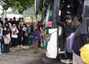 Antusias Orang Tua di Padang Panjang Sambut Anak Kuliah Pulang dari Rantau