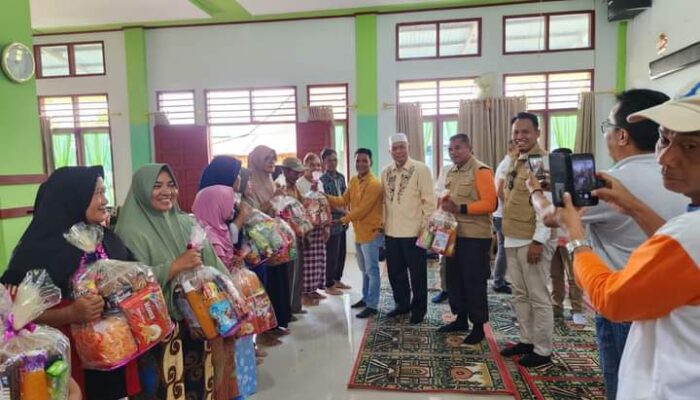 Bank Nagari Serahkan Bantuan Paket Lebaran untuk Korban Banjir Talamau Pasaman Barat