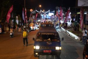 Takbiran Idul Fitri Menggema di Padang Panjang, Warga Kota Tumpah Ruah di Jalanan