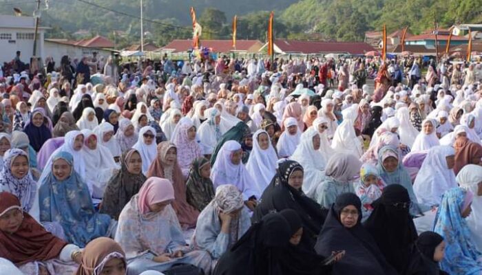 Bahagianya Padang Panjang, Ribuan Perantau dan Masyarakat Shalat Id Bersama di Lapangan Banca Laweh