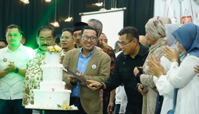 Bupati Eka Putra: Peran Alumni Tak Hanya Bantu Sekolah, Namun Juga Pembangunan Daerah