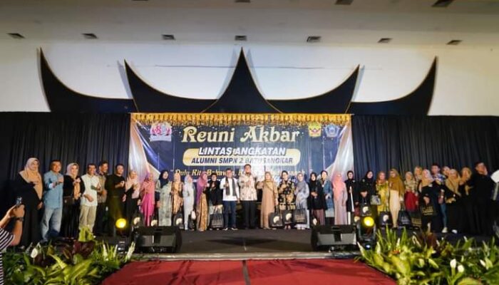 Dorong Perantau Pulang, Bupati Tanah Datar Apresiasi Kegiatan Reuni Sekolah di Momen Lebaran