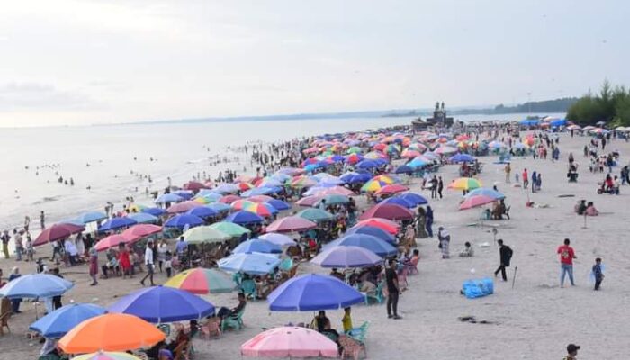 Pariaman Barayo! Setiap Hari Puluhan Ribu Wisatawan Kunjungi Pesta Pantai Gondoriah