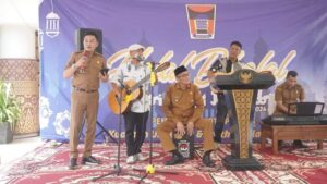 Halal Bihalal di Pemko Padang, Wako dan Wawako Ikut Hibur ASN Bersama Pengamen Jalanan