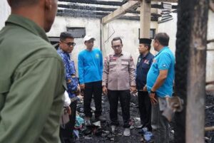 Bupati Tanah Datar Santuni 3 Keluarga Korban Kebakaran Rumah Petak di Limo Kaum
