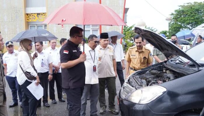 Inspeksi Seluruh Kendaraan Dinas Pasca-Lebaran, Bupati Dharmasraya Temukan 2 Unit Tak Laik Pakai