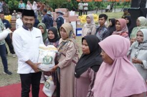1.730 Keluarga Penerima Manfaat di Nagari Lubuk Gadang Solok Selatan Terima Bantuan Beras Pemerintah