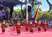 Warna Warni Tarian Nias “Fame’e Afo” Semarakan Rangkaian Penutupan Festival Rakyat Muaro 2024