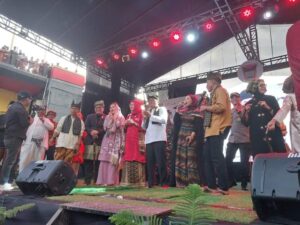 Meriahnya Penutupan Festival Muaro 2024! Drumer Walikota Hendri Septa, Penyanyi Duet Wawako Ekos Albar-Fauzana