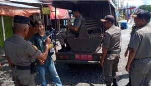 Baru Datang di Padang, Pemuda Pedagang Asongan Ini Langsung Diamankan Satpol PP Gegara Tak Tahu Perda Ibukota