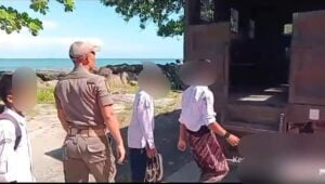 Pergi Sekolah, Berbelok ke Pantai! 7 Siswa Ini Dicokok Satpol PP Padang
