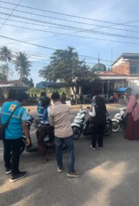 PLN Payakumbuh Bagikan Ratusan Bungkus Takjil di Limapuluh Kota dan Tanah Datar