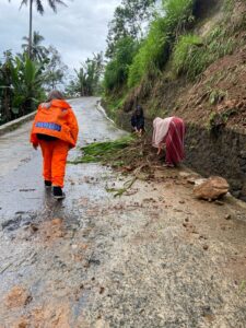 Curah Hujan Tinggi, Tebing Jalan Kelok Sikumbang Batipuah Ateh Tanah Datar Longsor