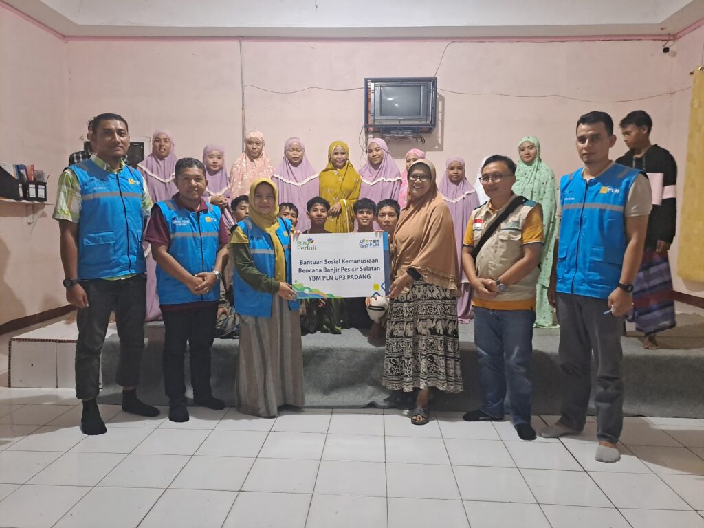 YBM PLN UP3 Padang Santuni Anak Panti Asuhan Koto XI Tarusan Korban Banjir Pesisir Selatan