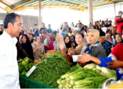 Jelang Lebaran, Presiden Jokowi Pantau Stok dan Harga Bahan Pokok di Pasar Rakyat Merangin Jambi