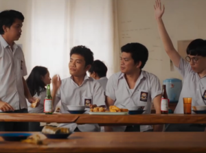 Film “Keluar Main 1994” Pilihan Pas Nonton Bareng Keluarga saat Lebaran, Logat Bugisnya Dijamin Mengocok Perut Anda!