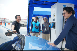 Charging Mobil Listrik Nyaman di SPKLU Rest Area, Pemudik: Terima Kasih PLN!