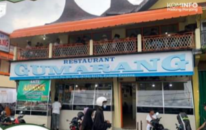 SERBA-SERBI: Tak Lengkap Rasanya Pulang Kampung Kalau Belum Berkelakar di Restoran Gumarang