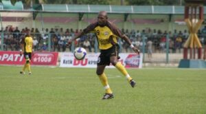 Kisah Pilu Masa Tua Sang Bintang Alexander Pulalo, Semen Padang FC Klub Paling Berkesan!