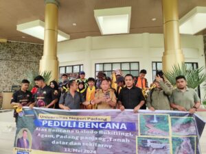 Bantu Korban Galodo Agam-Tanah Datar, UNP Dirikan Posko dan SMK 1 Ampek Angkek Nagari Batu Taba