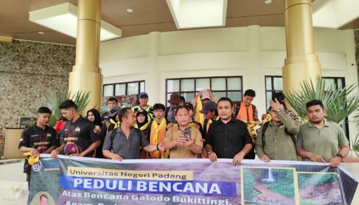 Bantu Korban Galodo Agam-Tanah Datar, UNP Dirikan Posko dan SMK 1 Ampek Angkek Nagari Batu Taba