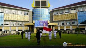 Upacara Hardiknas 2024 di UNP Berlangsung Khidmat, Civitas Akademika Berpakaian Adat Nusantara