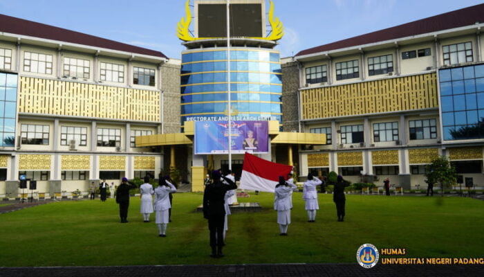 Upacara Hardiknas 2024 di UNP Berlangsung Khidmat, Civitas Akademika Berpakaian Adat Nusantara