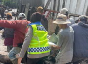 Polres Bukittinggi Turunkan Personil Bantu Korban Galodo Agam