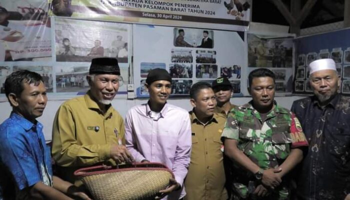 Kelompok Tani di Pasaman Barat Terima Bantuan Ayam Ternak KUB dari Pemprov Sumbar