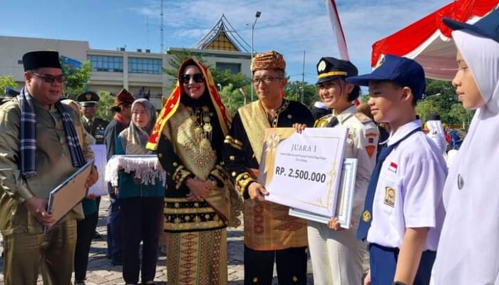 Puncak Hardiknas 2024 Kota Padang: Dari Siswa Prestasi Hingga Kepala Sekolah Inovatif Terima Penghargaan