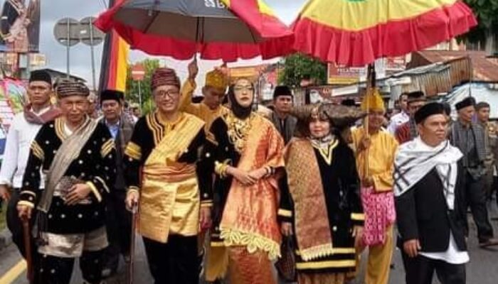 Batagak Penghulu, Walikota Padang Hendri Septa Sandang Gelar Adat “Datuak Alam Batuah”