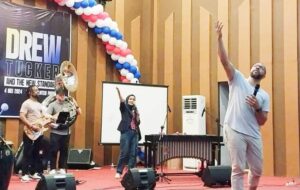 Group Musik Hip-hop Asal Florida Amerika Serikat Tampil Memukau di Gedung Youth Center Padang