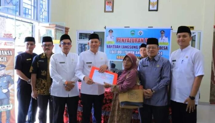 Warga Nagari Ganggo Mudiak dan Panti Pasaman Terima Dana BLT Desa