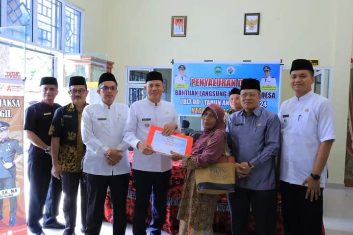 Warga Nagari Ganggo Mudiak dan Panti Pasaman Terima Dana BLT Desa
