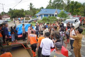 Banjir Landa Nagari III Koto Tanah Datar, 56 Rumah dan Lahan Pertanian Warga Rusak Terendam Air Bah