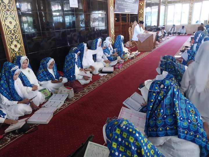 Usia Bukan Kendala, 60 Lansia di Padang Khatam Al Quran