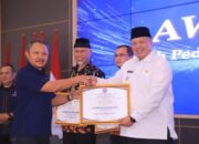Walikota Solok Terima Penghargaan Tokoh Peduli SPSI Awards 2024