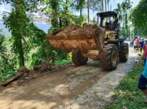 Sempat Tertimbun Longsor, Kini Jalan Nagari Bomas-Koto Baru Solok Selatan Kembali Normal